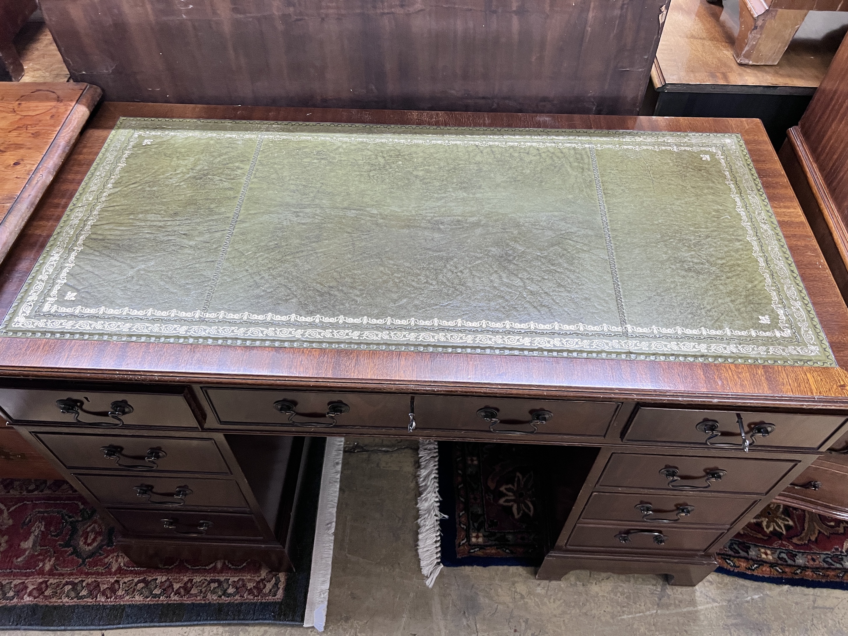 A reproduction mahogany pedestal desk, width 122cm - Image 2 of 3