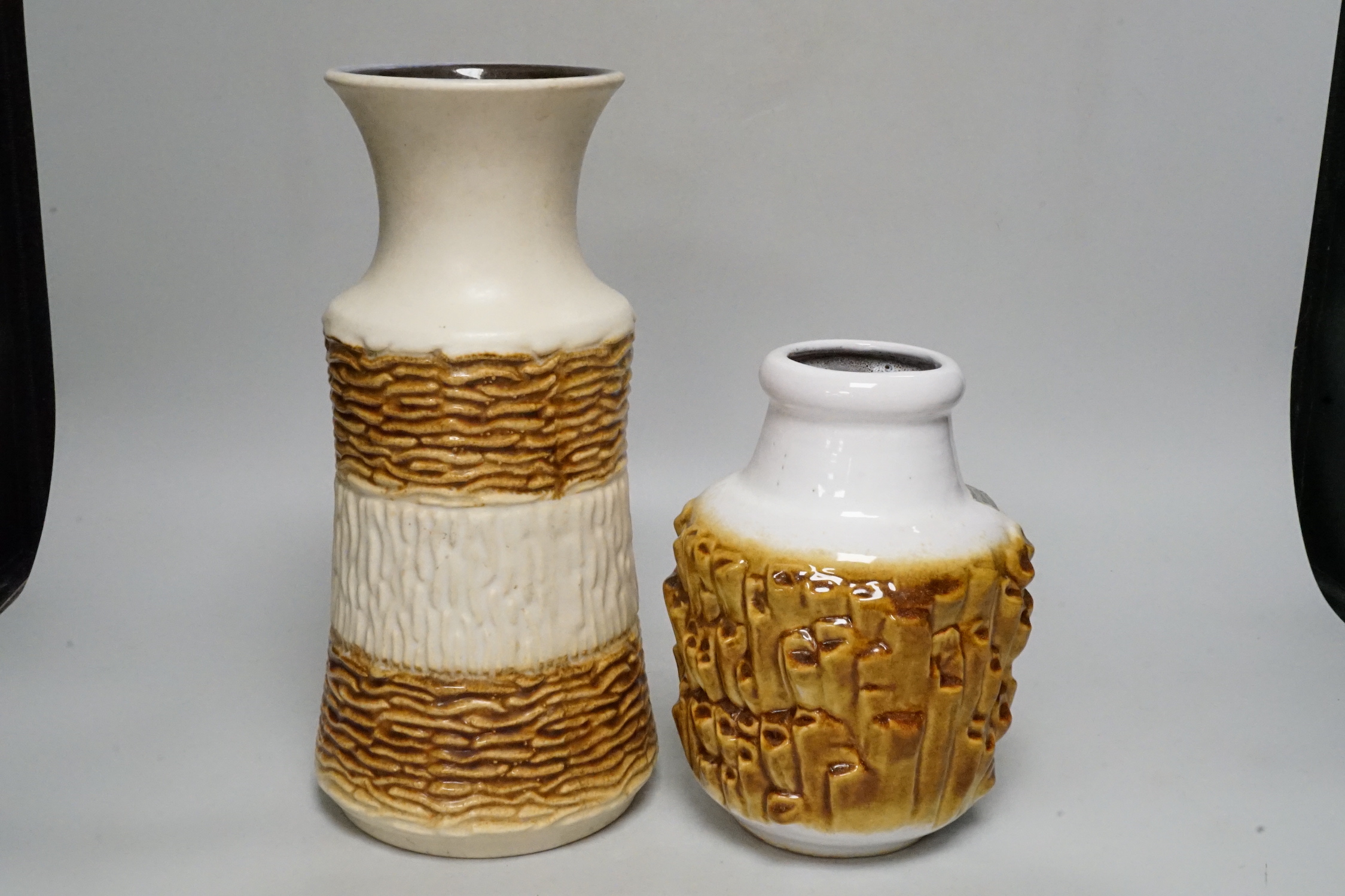 A mid 20th century West German Carstens jug and a similar vase, tallest 30cm - Image 2 of 3