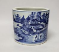 A Chinese blue and white brushpot, 17.5cm high