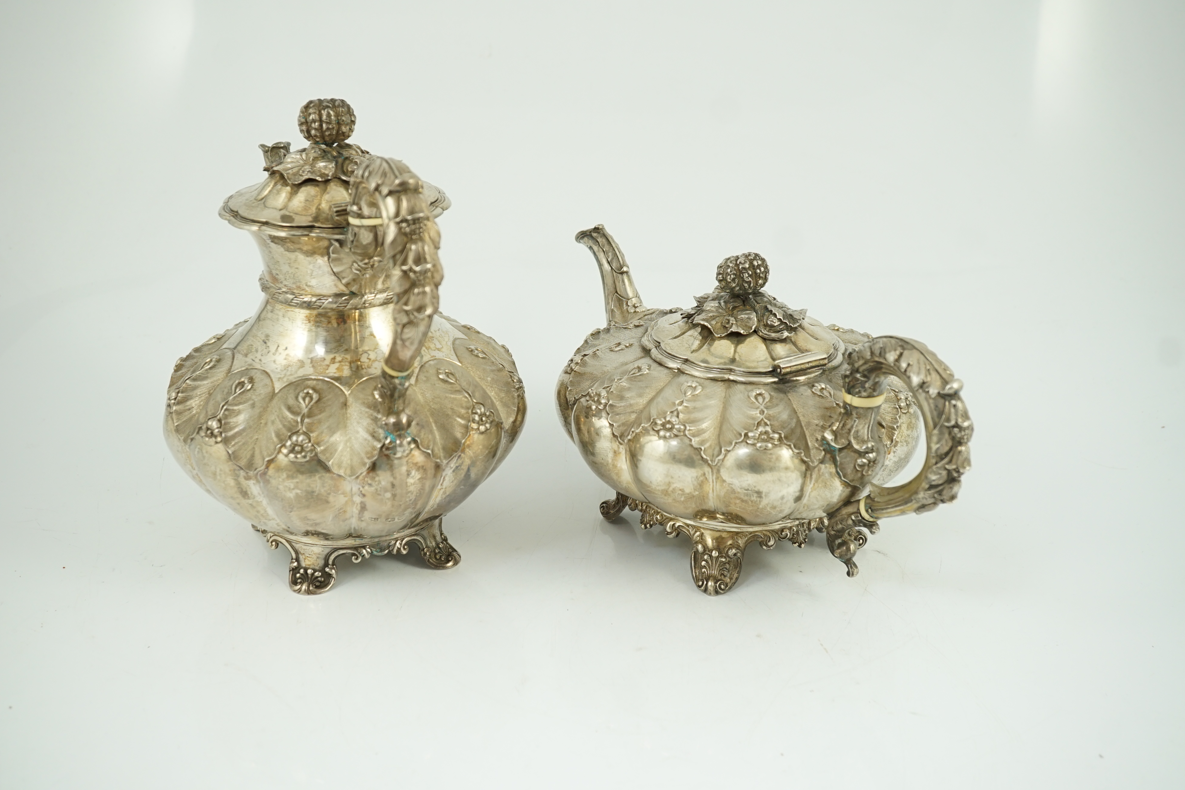 A George IV silver melon shaped coffee pot and matching tea pot by The Barnards, with thistle leaf - Image 6 of 7