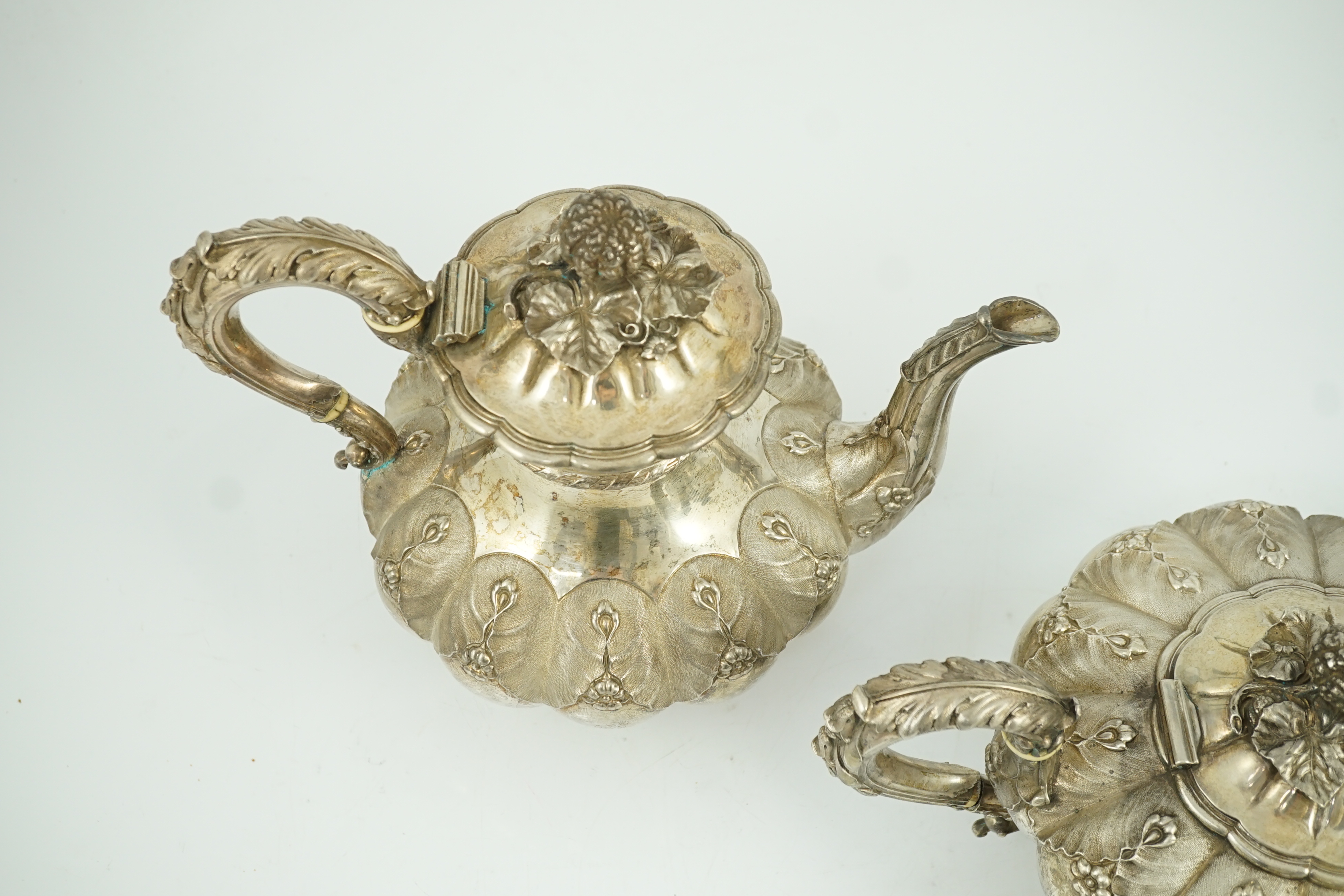 A George IV silver melon shaped coffee pot and matching tea pot by The Barnards, with thistle leaf - Image 4 of 7