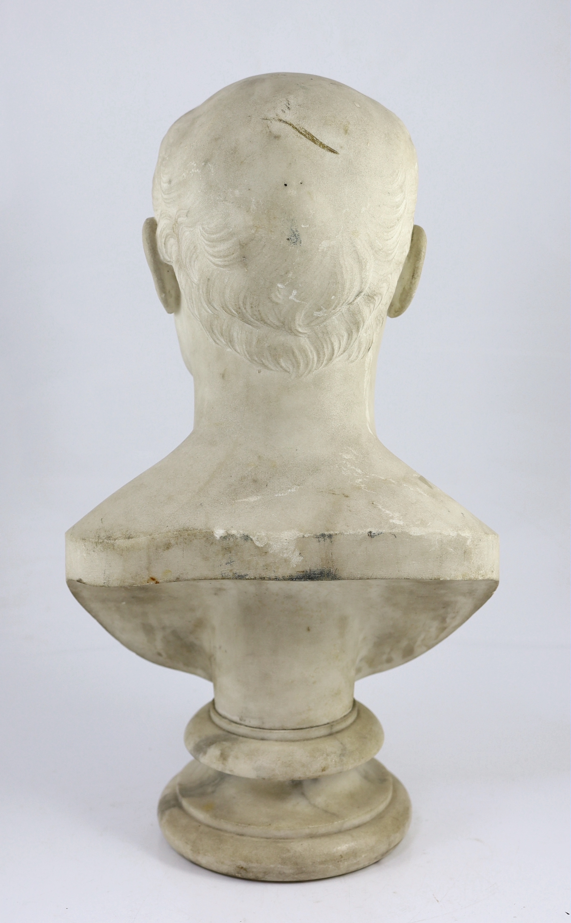 A carved white marble bust of a gentleman, second quarter 19th century, on a turned socle, 30cm - Image 4 of 4