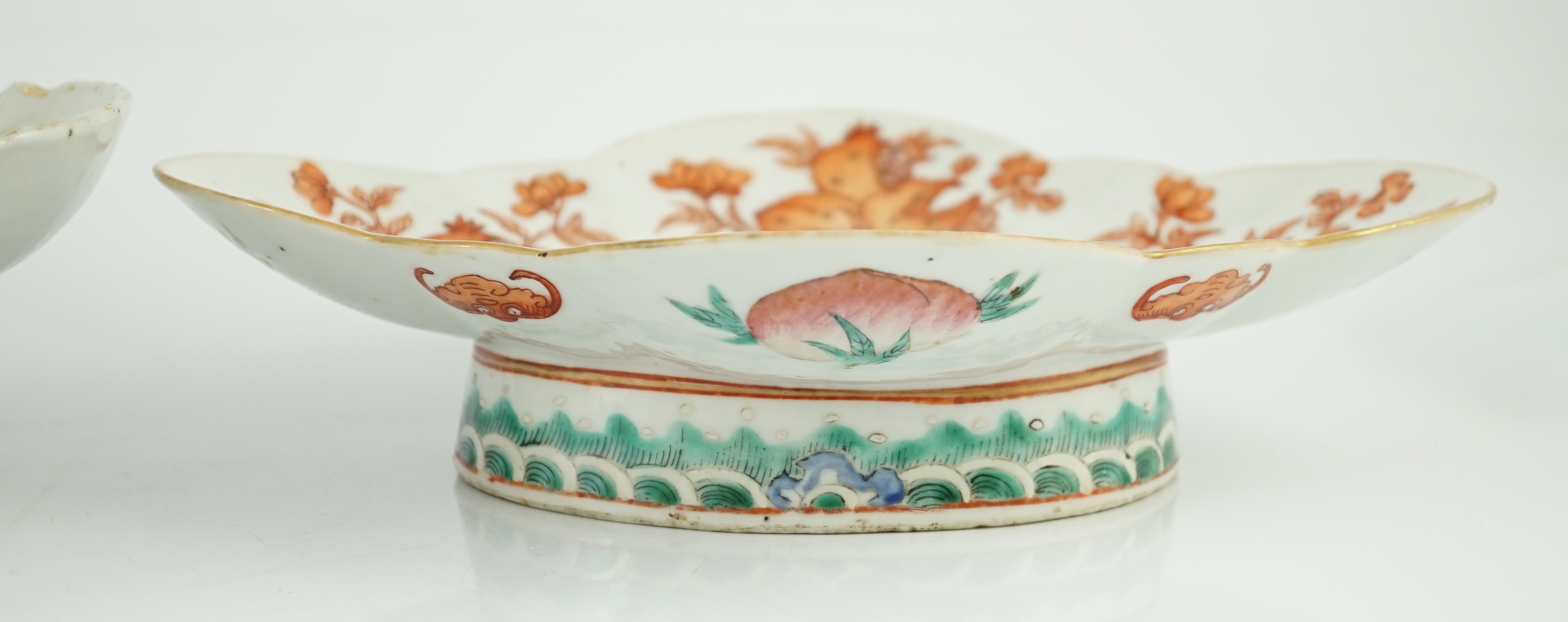 A Chinese famille rose 'butterfly and flowers' dish, Daoguang period and an iron red enamelled ' - Image 5 of 7