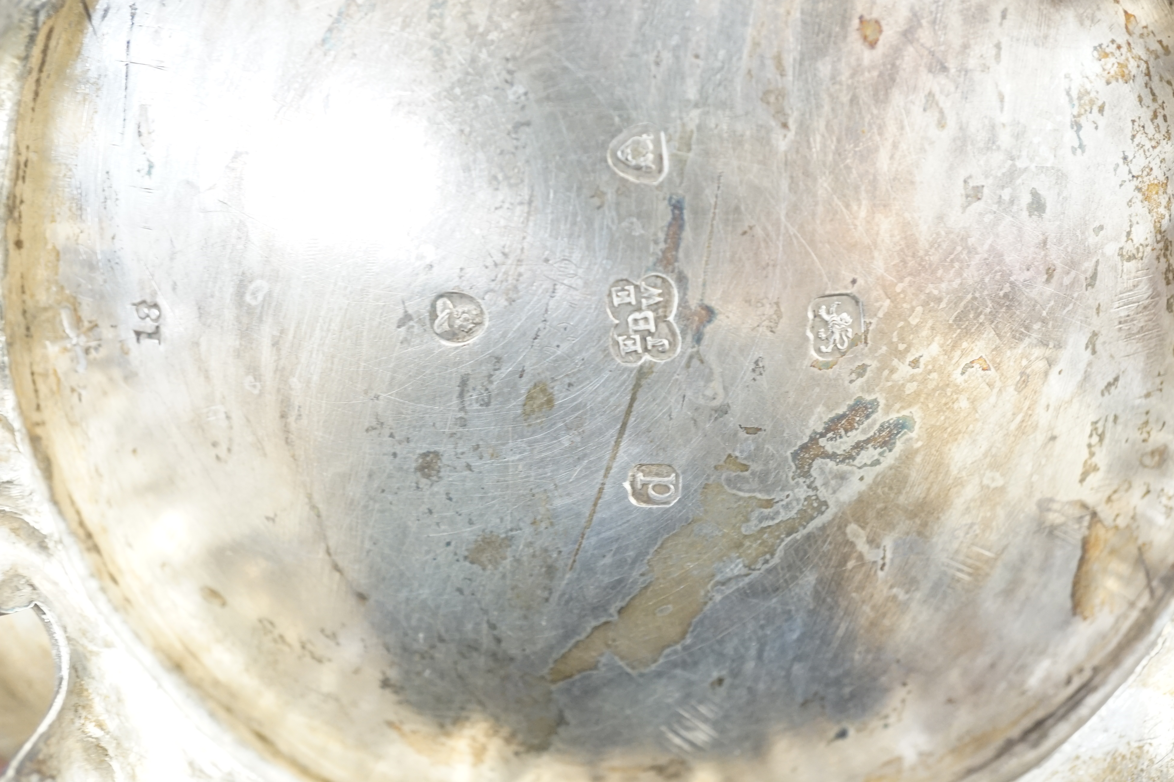 A George IV silver melon shaped coffee pot and matching tea pot by The Barnards, with thistle leaf - Image 7 of 7