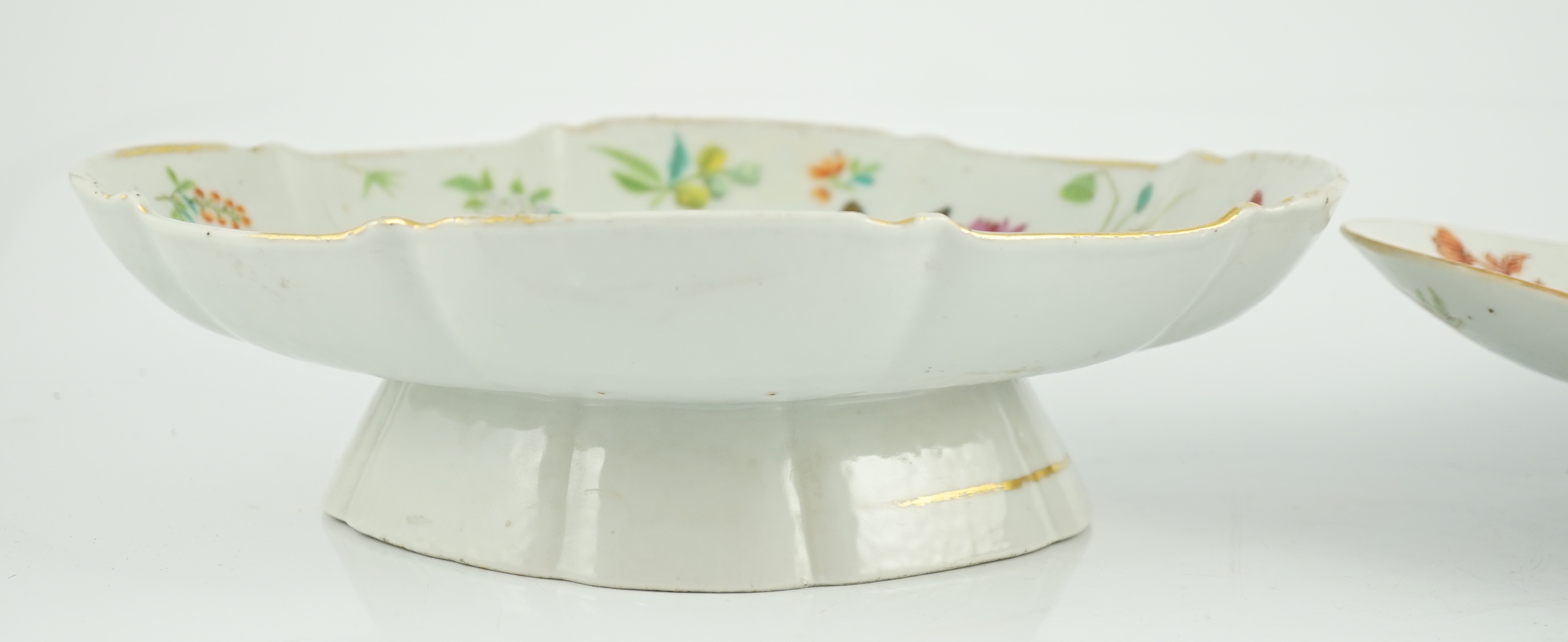 A Chinese famille rose 'butterfly and flowers' dish, Daoguang period and an iron red enamelled ' - Image 4 of 7