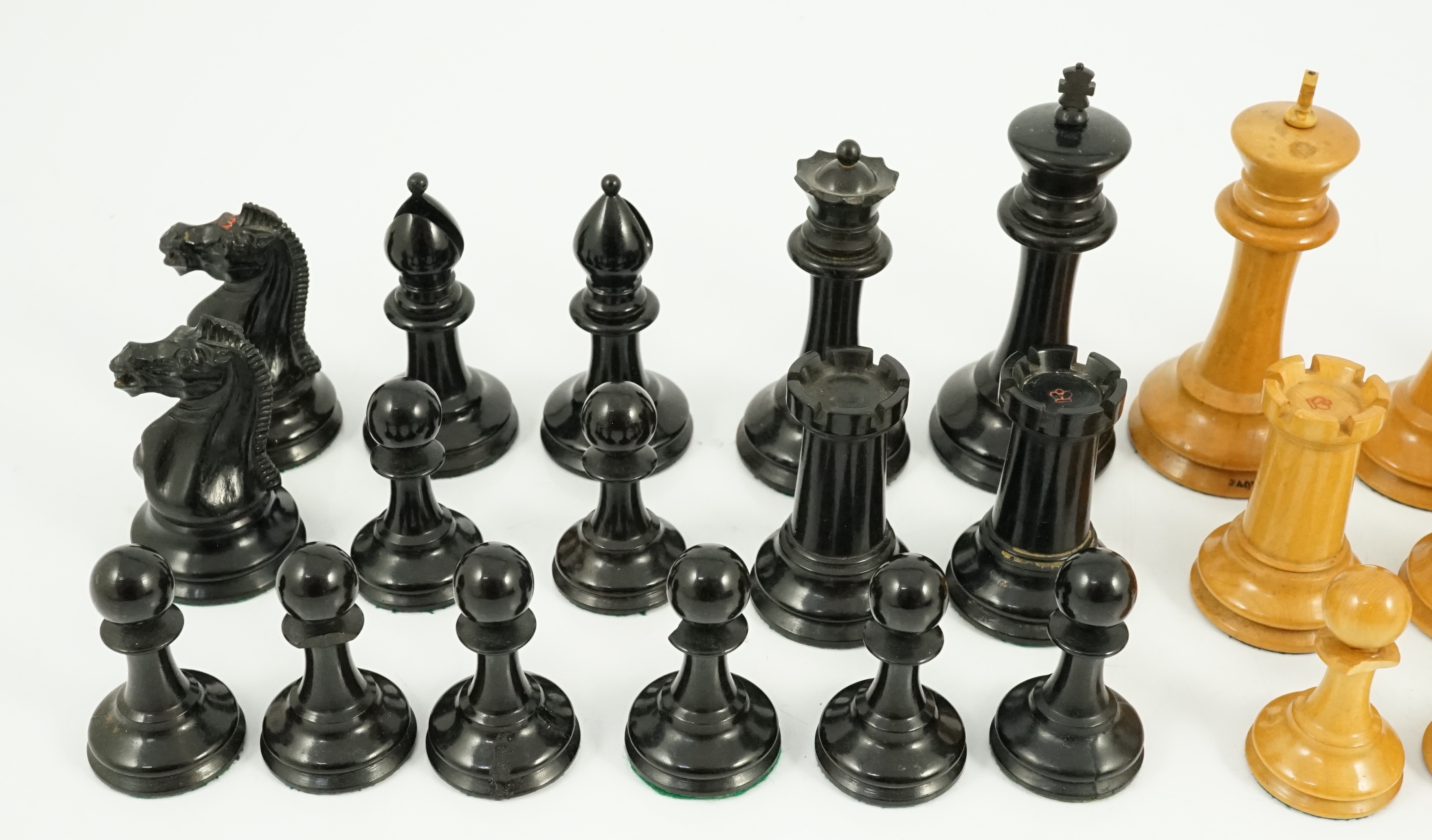 An early Jaques Staunton pattern lead weighted boxwood and ebony chess set, c.1850, white king - Image 4 of 10