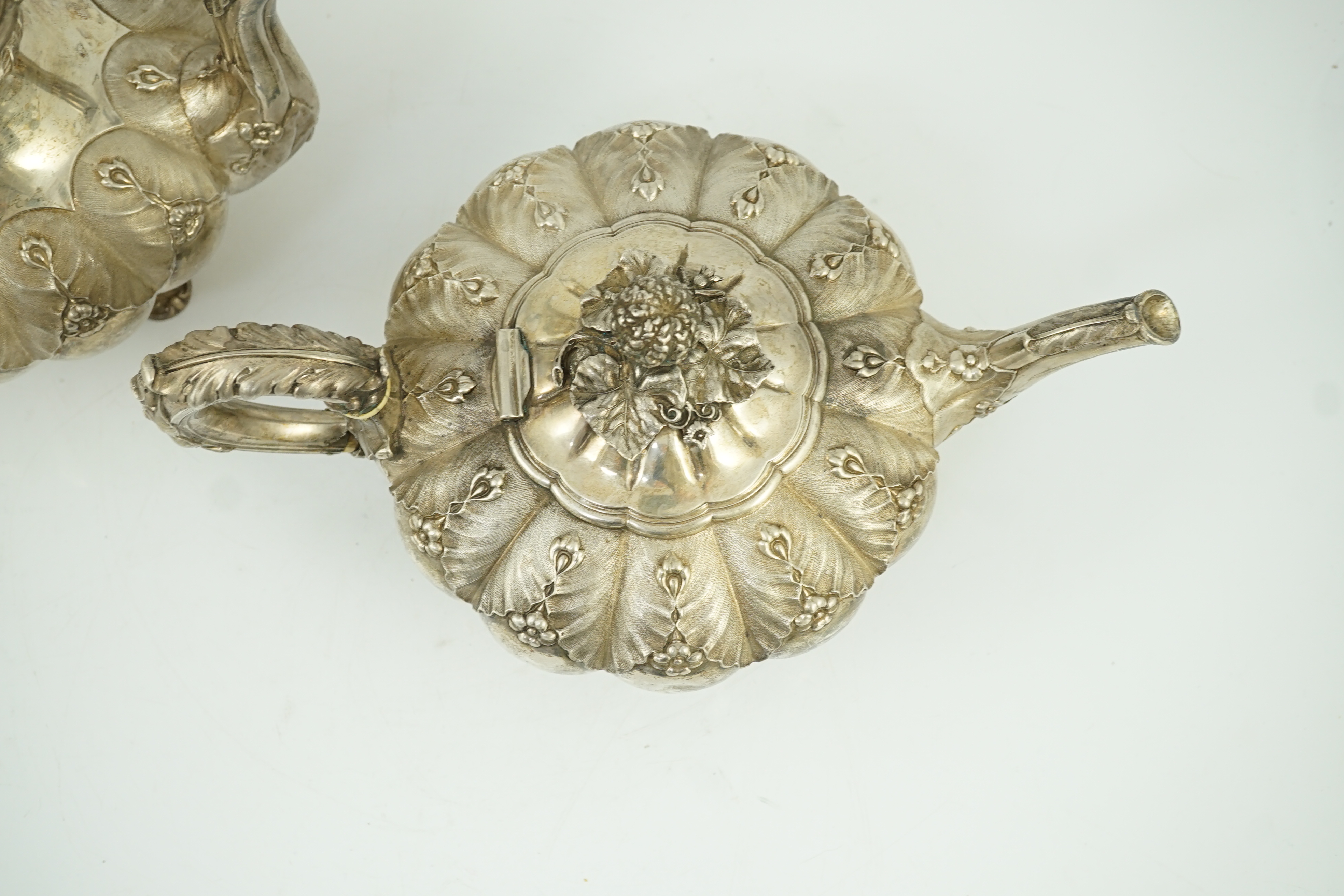 A George IV silver melon shaped coffee pot and matching tea pot by The Barnards, with thistle leaf - Image 3 of 7