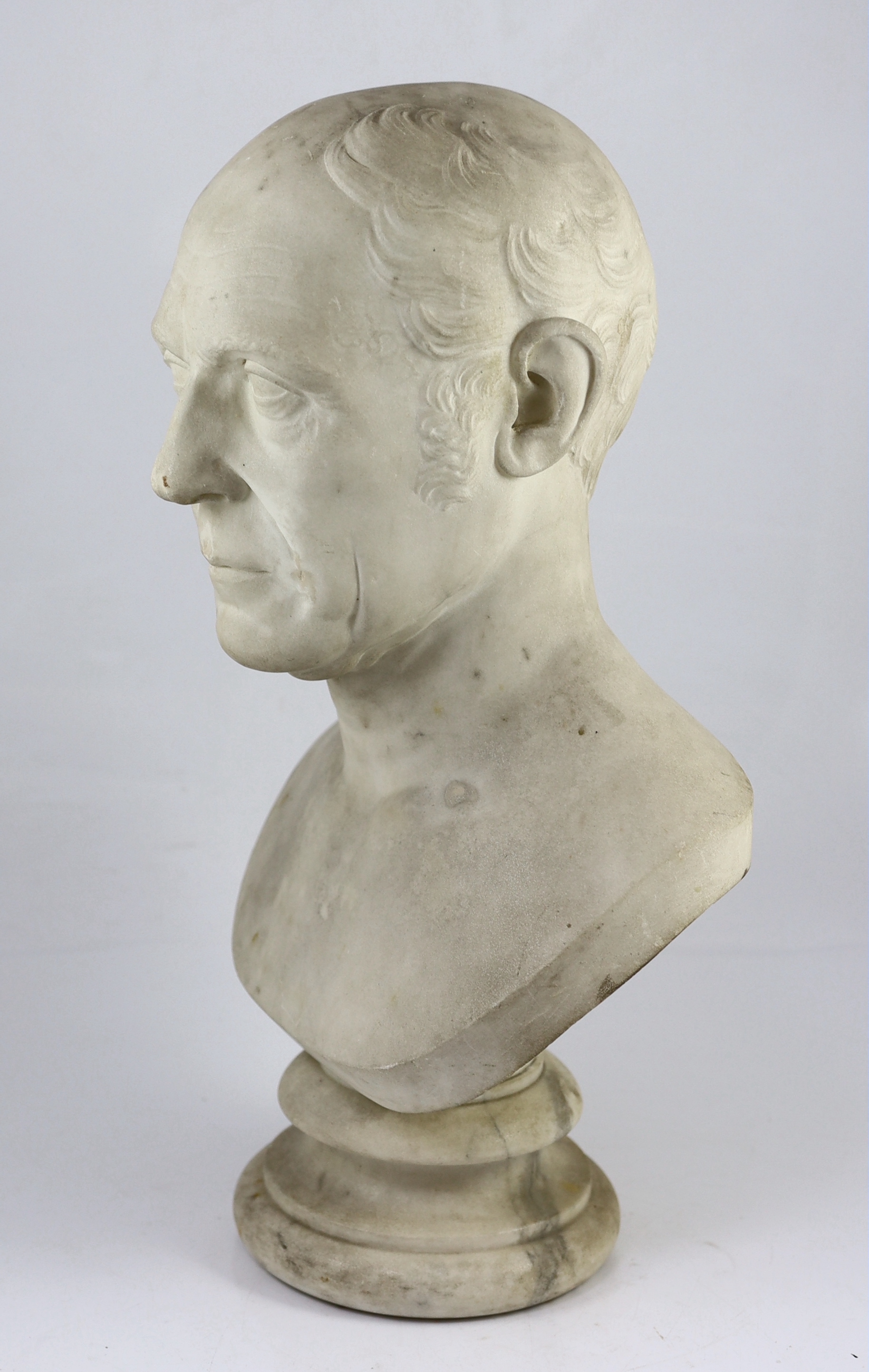 A carved white marble bust of a gentleman, second quarter 19th century, on a turned socle, 30cm - Image 3 of 4