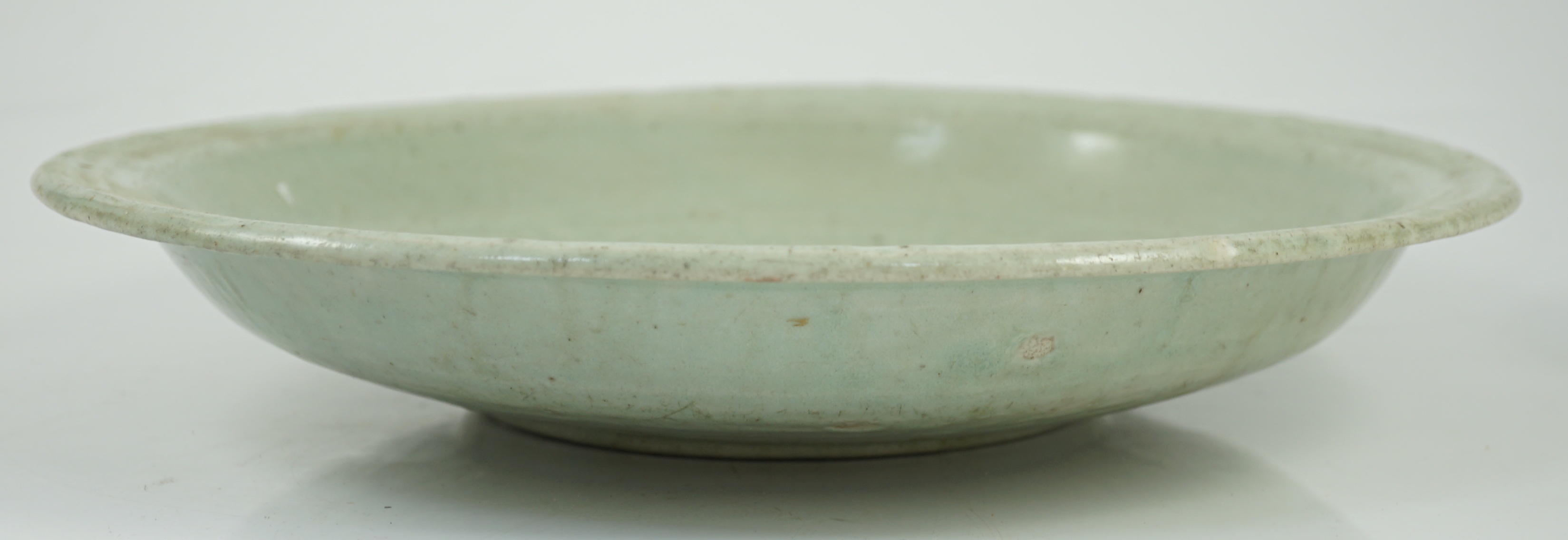 A Chinese Longquan celadon dish, Yuan-Ming dynasty, 13th/14th century, covered in a pale sea green - Image 4 of 10