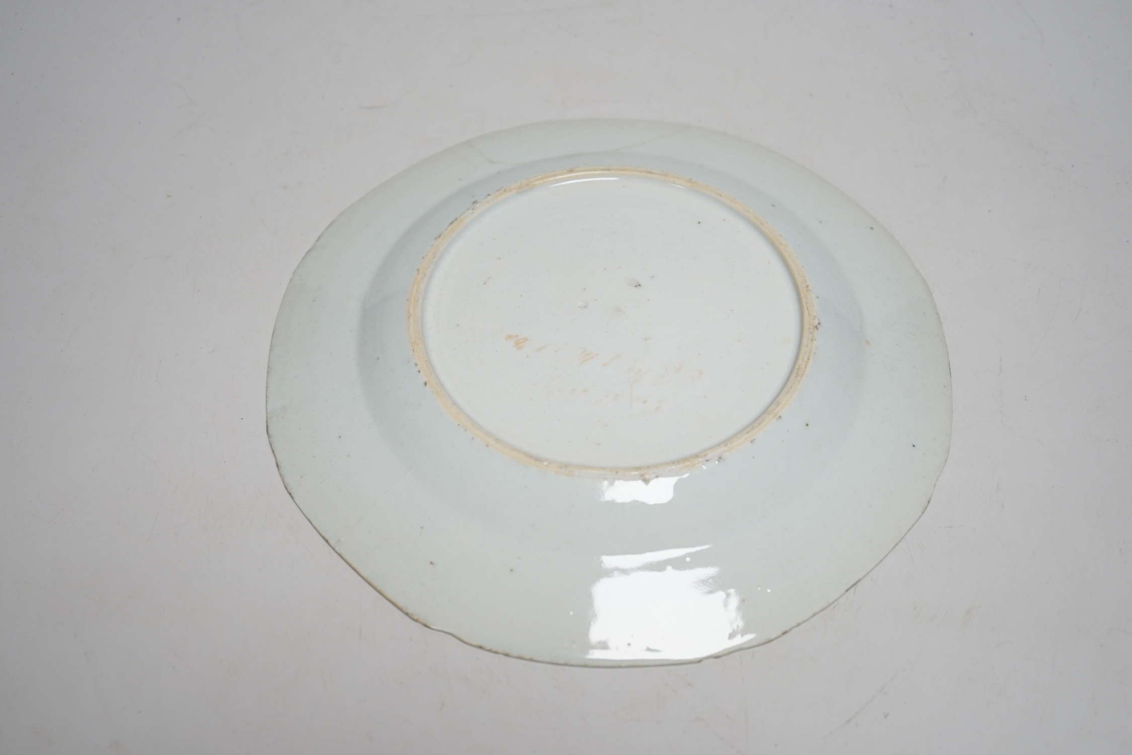 A Chinese blue and white export plate, 24cm diameter - Image 2 of 2