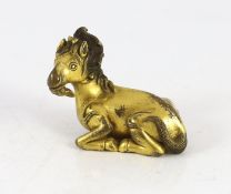 A Chinese gilt bronze qilin scroll weight, 17th/18th century, 7 cm across