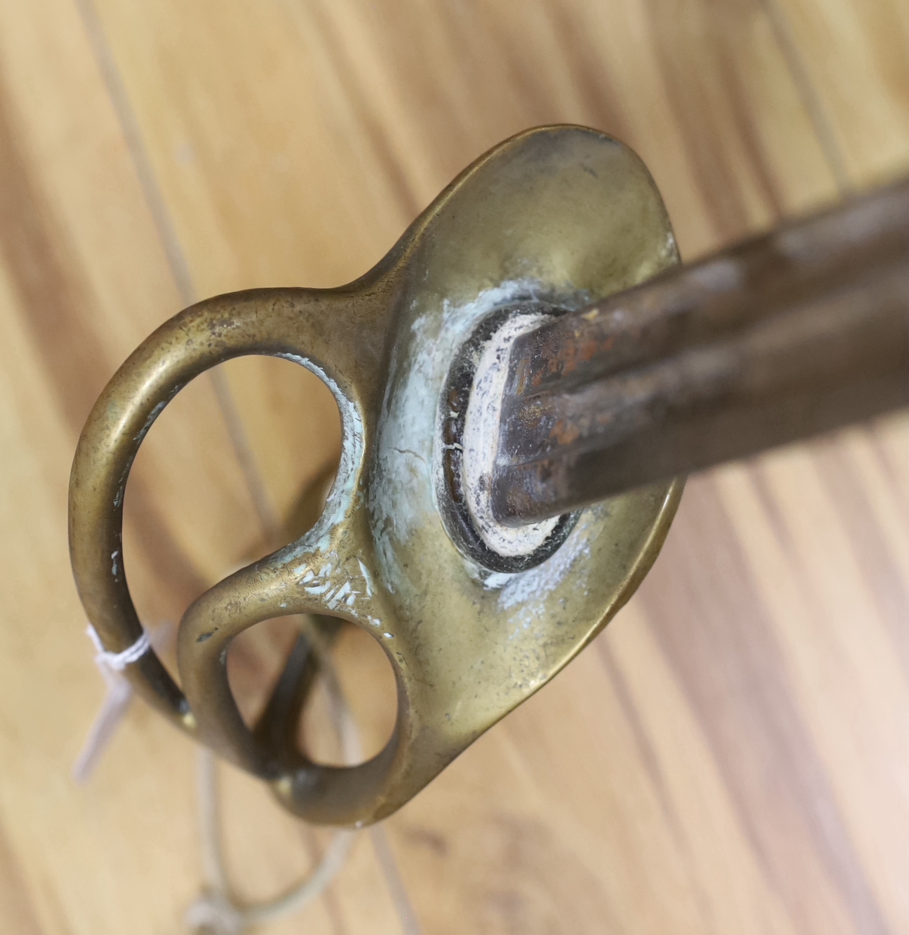 A 19th century French cavalry sword, 109cm long - Image 3 of 4