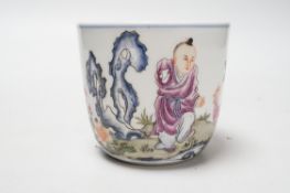 A Chinese famille rose enamel cup, 7cm high