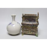 A Korean porcelain bottle vase and a Chinese archaistic planter, vase 18cm high