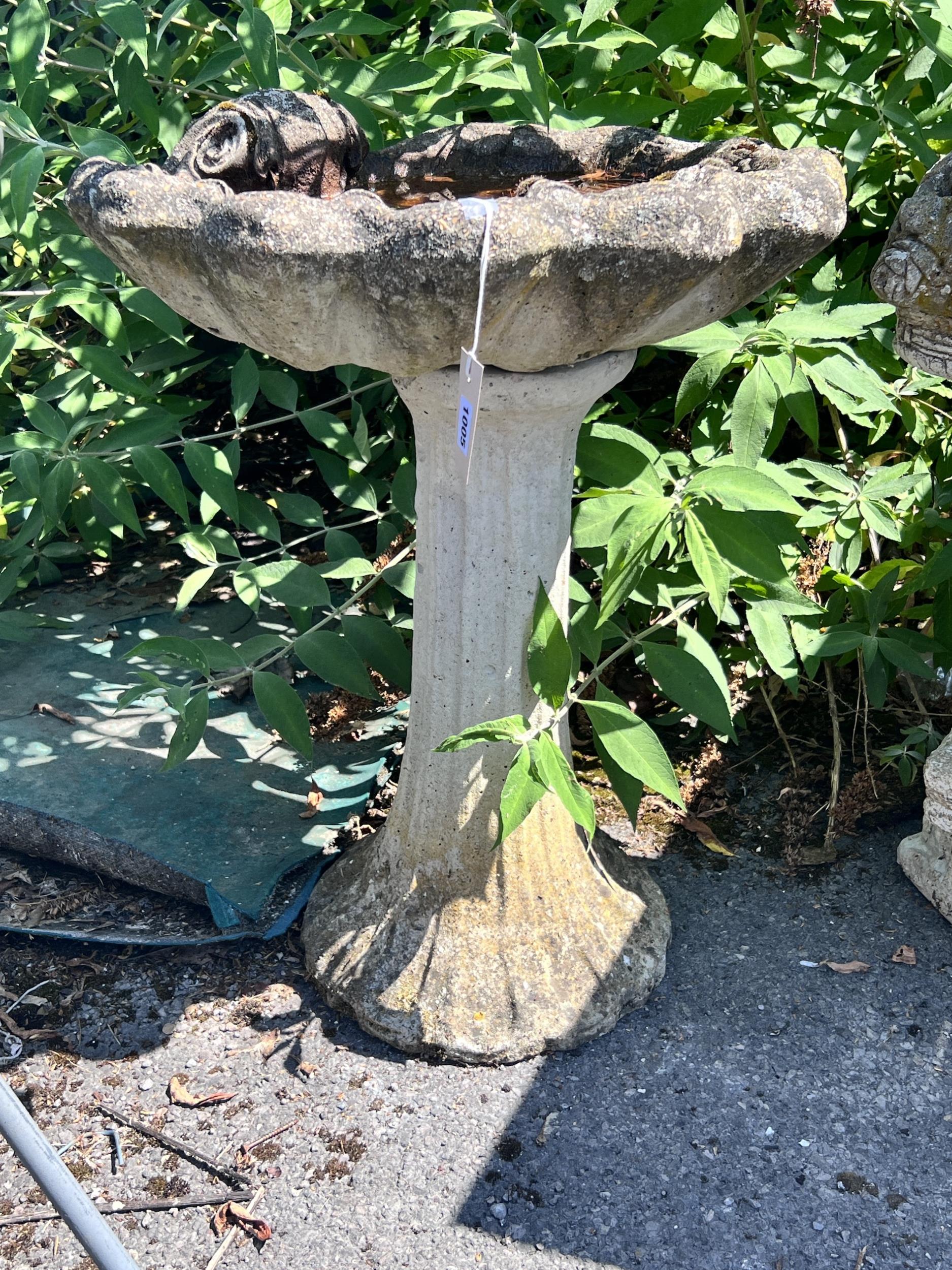 A reconstituted stone scallop shell bird bath, width 54cm, height 68cm - Image 5 of 6