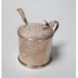 A George III silver mustard pot, Robert Hennell, London, 1788, 62mm, together with a later