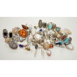 A quantity of 925 and white metal jewellery including amber set brooch, Art Nouveau style brooch and