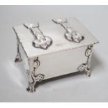 An Edwardian Arts & Crafts Kate Harris for William Hutton & Sons rectangular silver box, of lidded