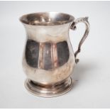 An Elizabeth II silver baluster pint mug, maker DMS, London, 1977,height 12.2cm, 11.9oz.