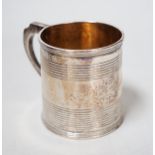 A cased George III reeded silver christening mug, William Bennett, London, 1811, height 6cm.