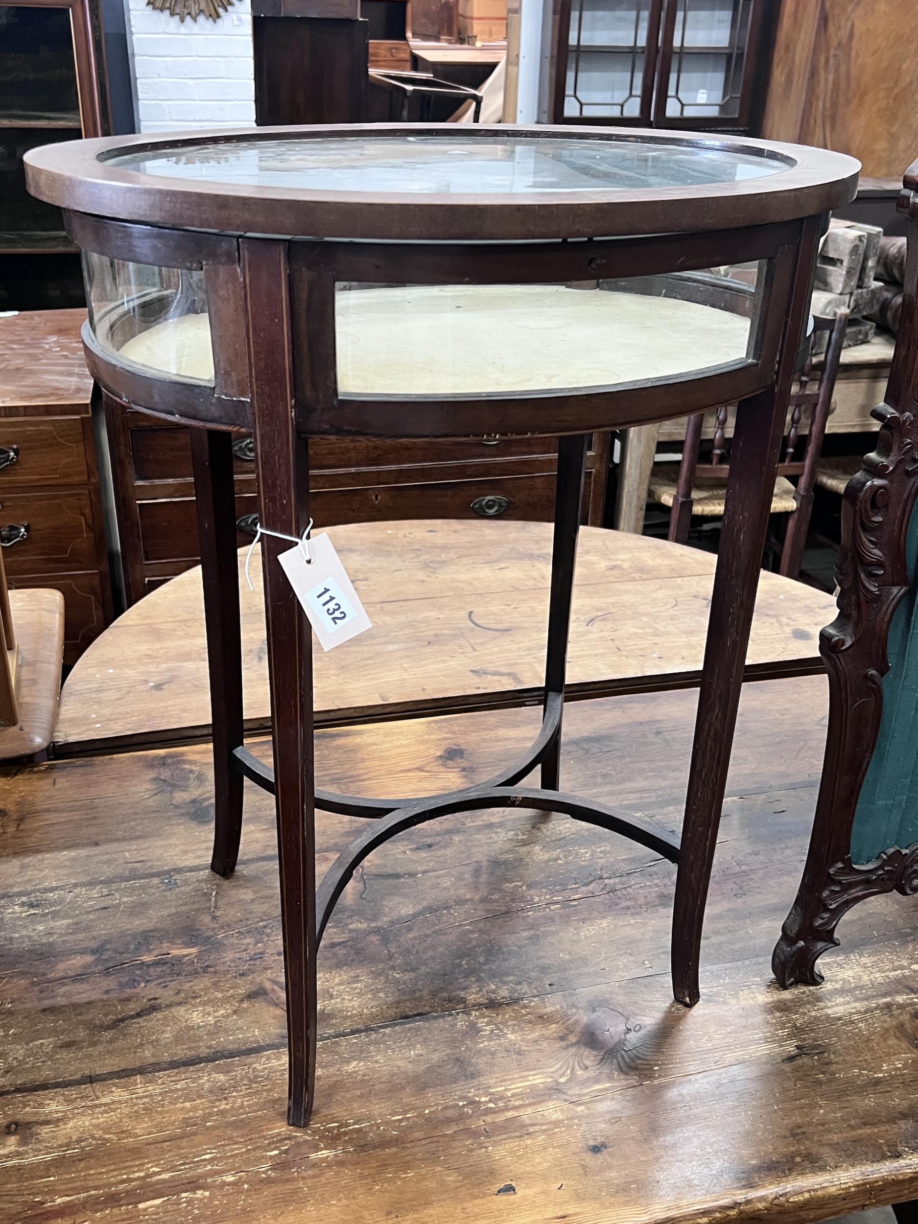 An Edwardian satinwood banded oval mahogany bijouterie cabinet (a.f.), width 60cm, depth 46cm,