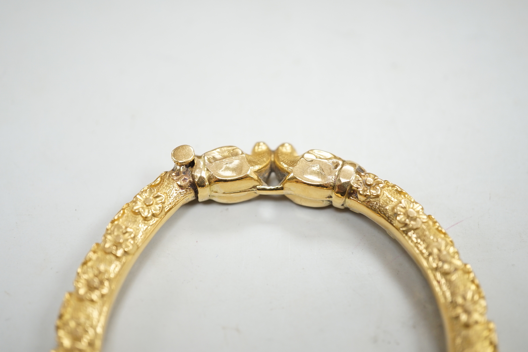 An antique yellow metal hinged bangle, with flower head decoration and dragon's? head terminals, - Image 6 of 6