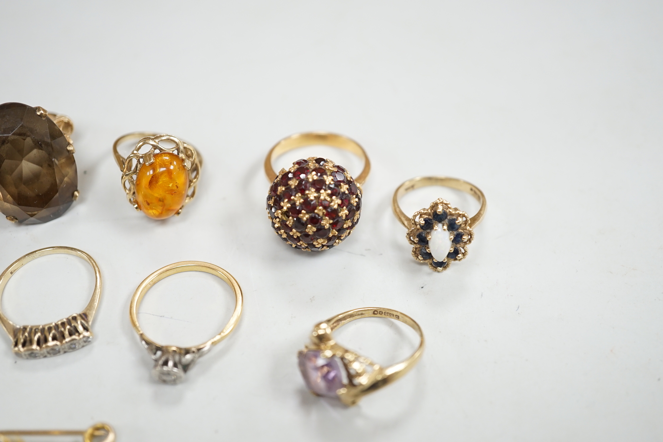 Two yellow metal and illusion set diamond rings, two 9ct gold and gem set rings, two yellow metal - Image 4 of 6