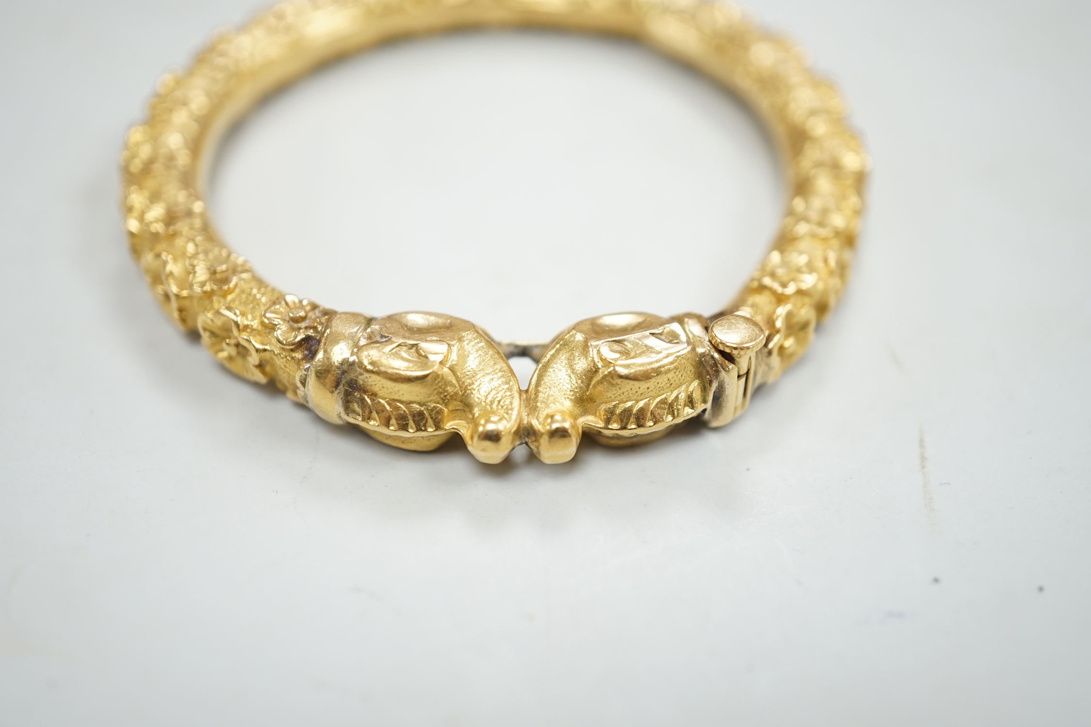 An antique yellow metal hinged bangle, with flower head decoration and dragon's? head terminals, - Image 3 of 6
