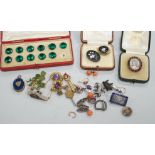 Sundry jewellery including Victorian garnet set portrait brooch, etc.