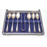 A set of six Edwardian silver Hanoverian pattern teaspoons and matching tongs, cased, London, 1907.