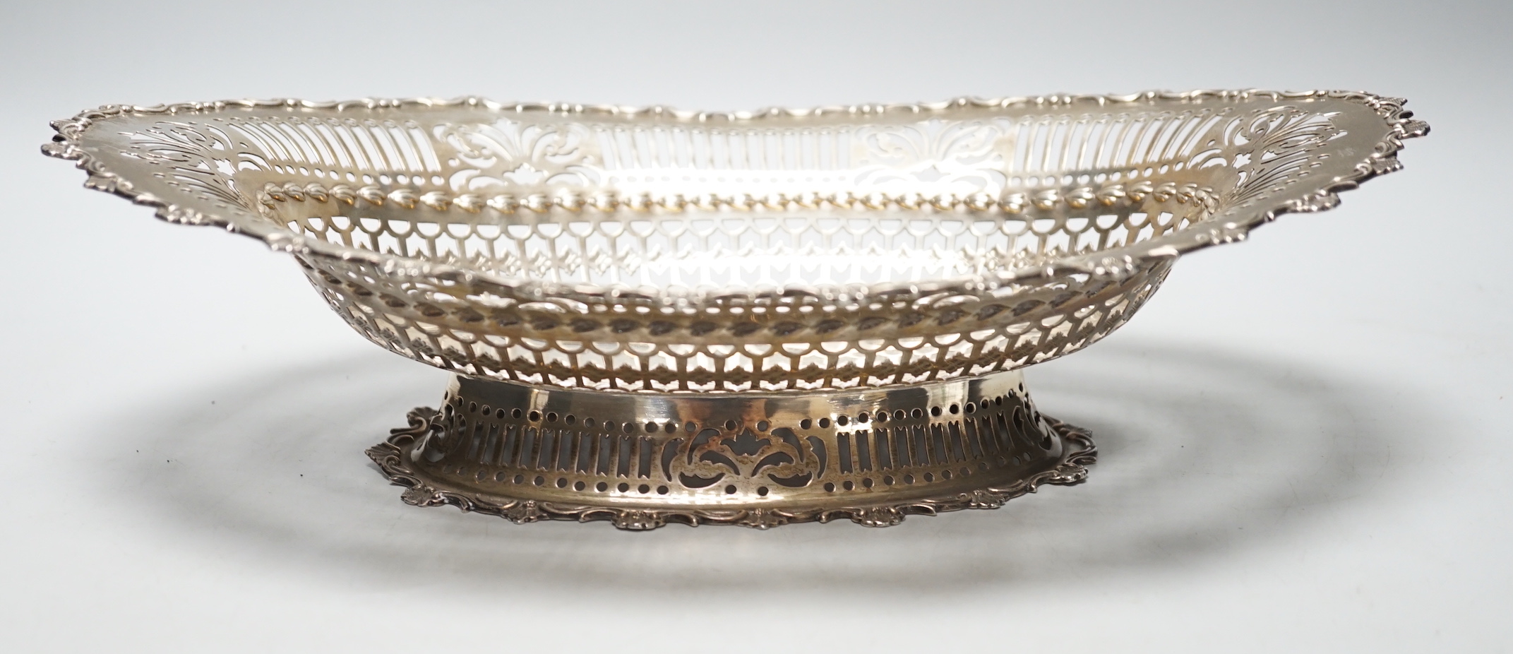 A late Victorian pierced silver oval bowl, Matthew John Jessop, Birmingham, 1900, length 32.7cm, - Image 3 of 6