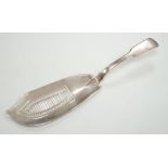 A George IV silver fiddle pattern fish slice, William Knight II, London, 1820, 4.7oz.