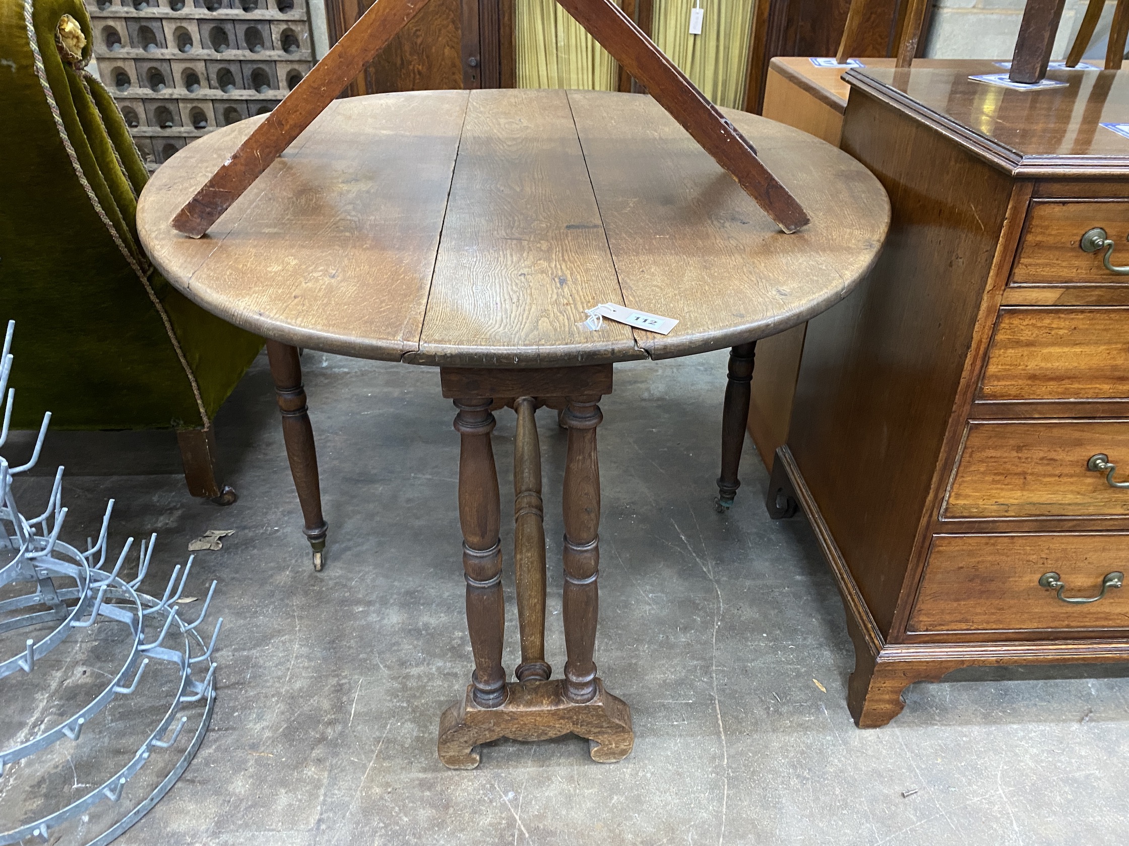 An early 20th century oak drop flap dining table, width 116cm, depth 98cm extended, height 70cm - Image 3 of 6