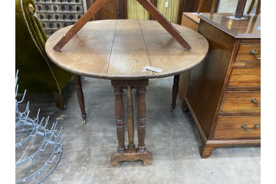 An early 20th century oak drop flap dining table, width 116cm, depth 98cm extended, height 70cm - Image 3 of 6