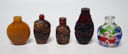 Five Chinese glass or amber snuff bottles, 7.4 cm high