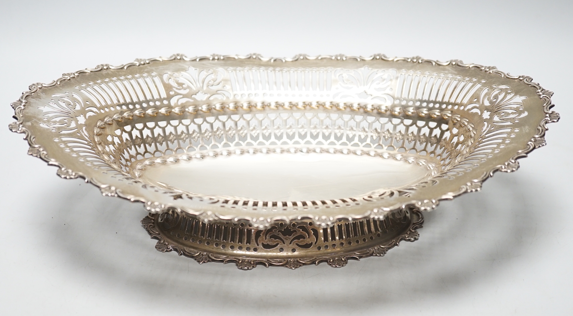 A late Victorian pierced silver oval bowl, Matthew John Jessop, Birmingham, 1900, length 32.7cm,