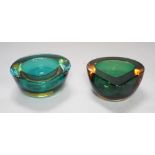 Two Murano Sommerso glass bowls, each 10cm wide