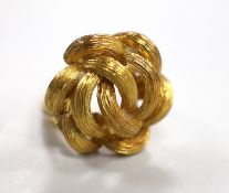 A 750 yellow metal knot ring, size Q, 8.9 grams.