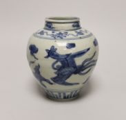 Chinese late Ming blue and white ‘phoenix’ jar, Wanli period, decorated with phoenixes, 14cm high