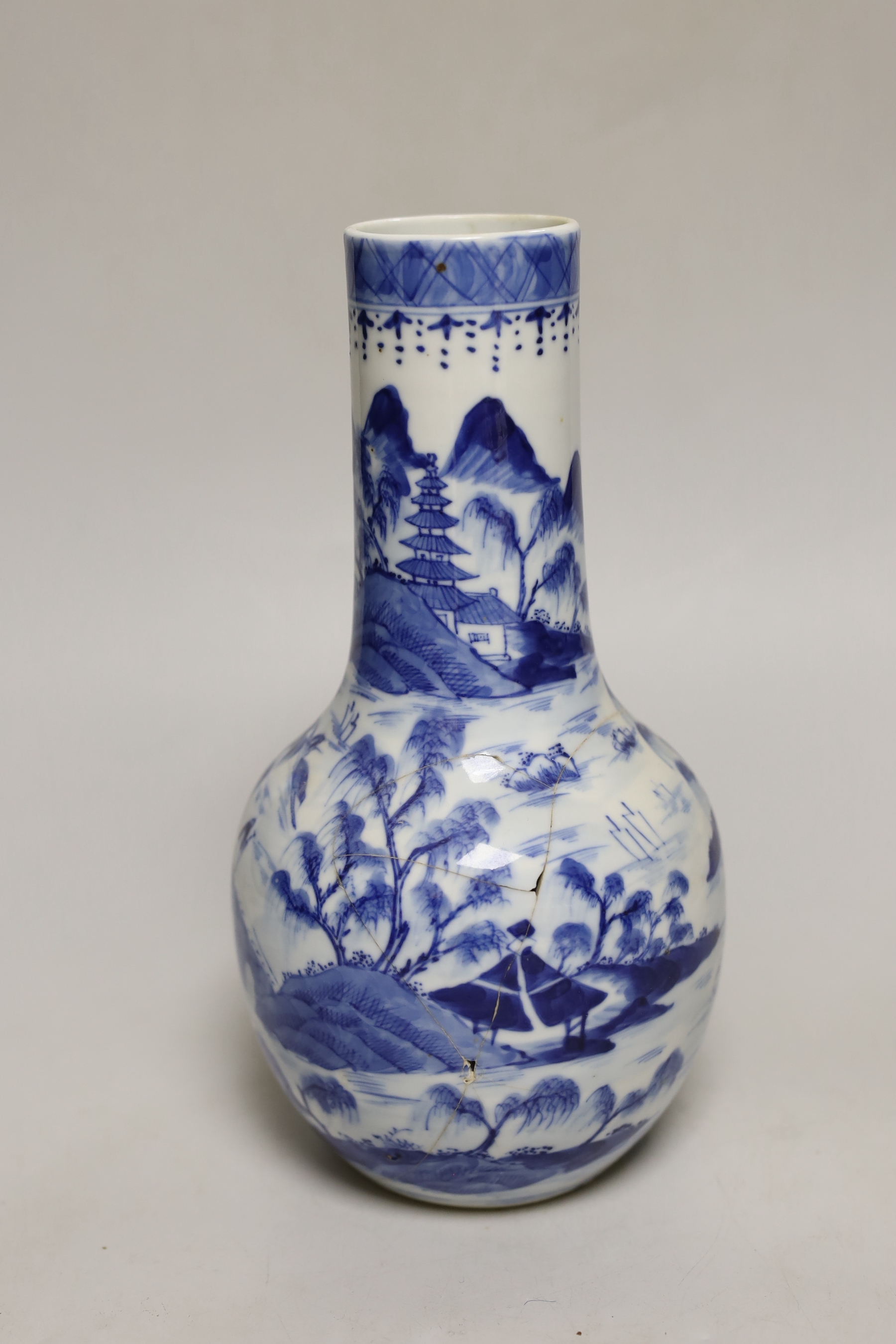 An early 20th century Chinese blue and white baluster vase, 25cm high (a.f.) - Image 2 of 4