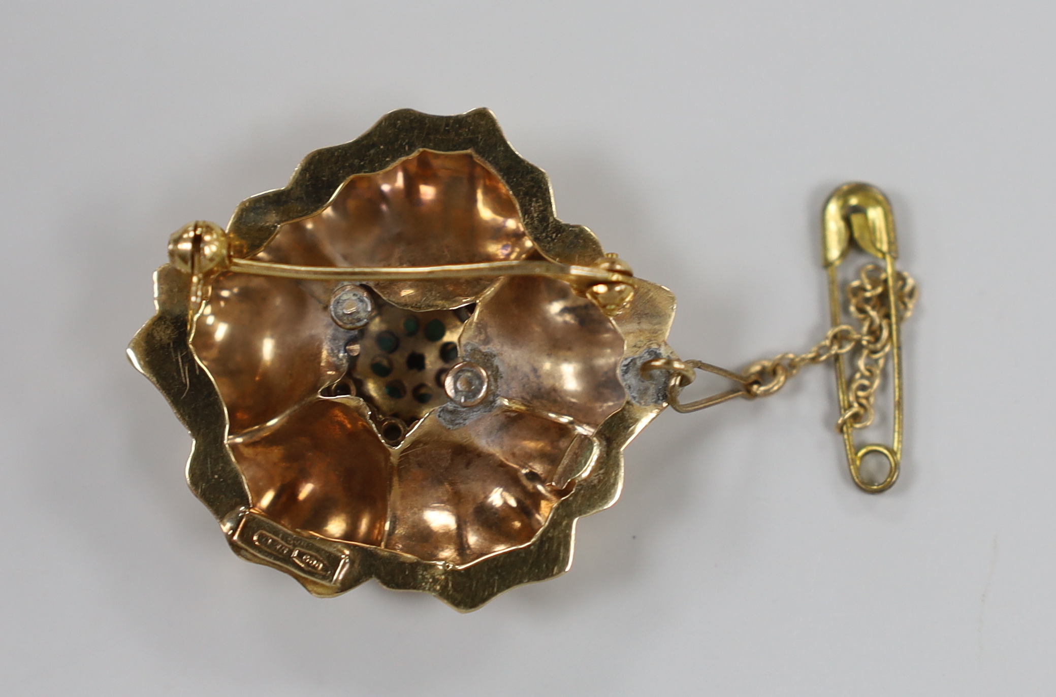 A 20th century Italian 500? standard yellow metal, diamond and emerald set brooch, 33mm, gross 6.5 - Image 2 of 2