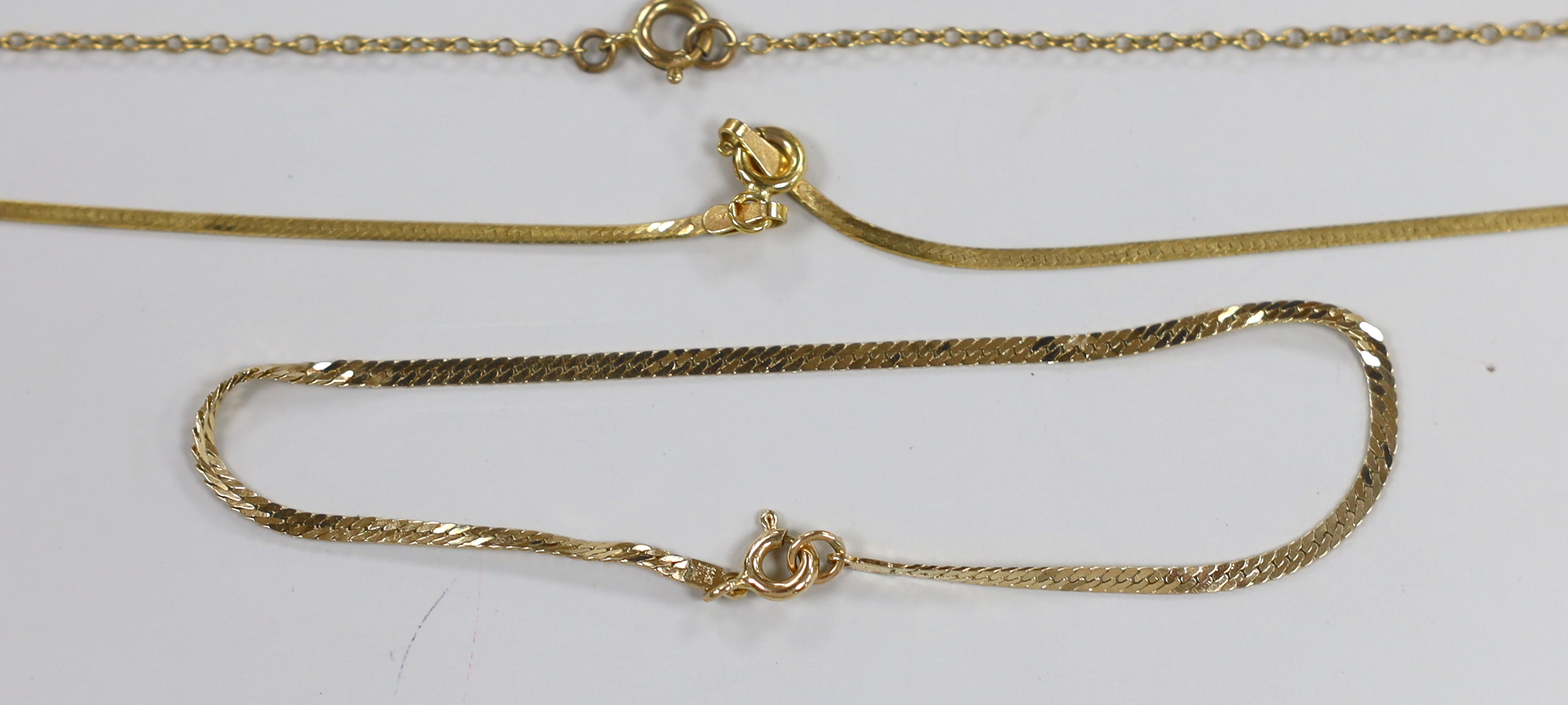 A modern 18k fine link chain, 40cm, 3.4 grams, two 14k bracelets, 2.7 grams, three 9ct chains (2 a. - Image 2 of 5