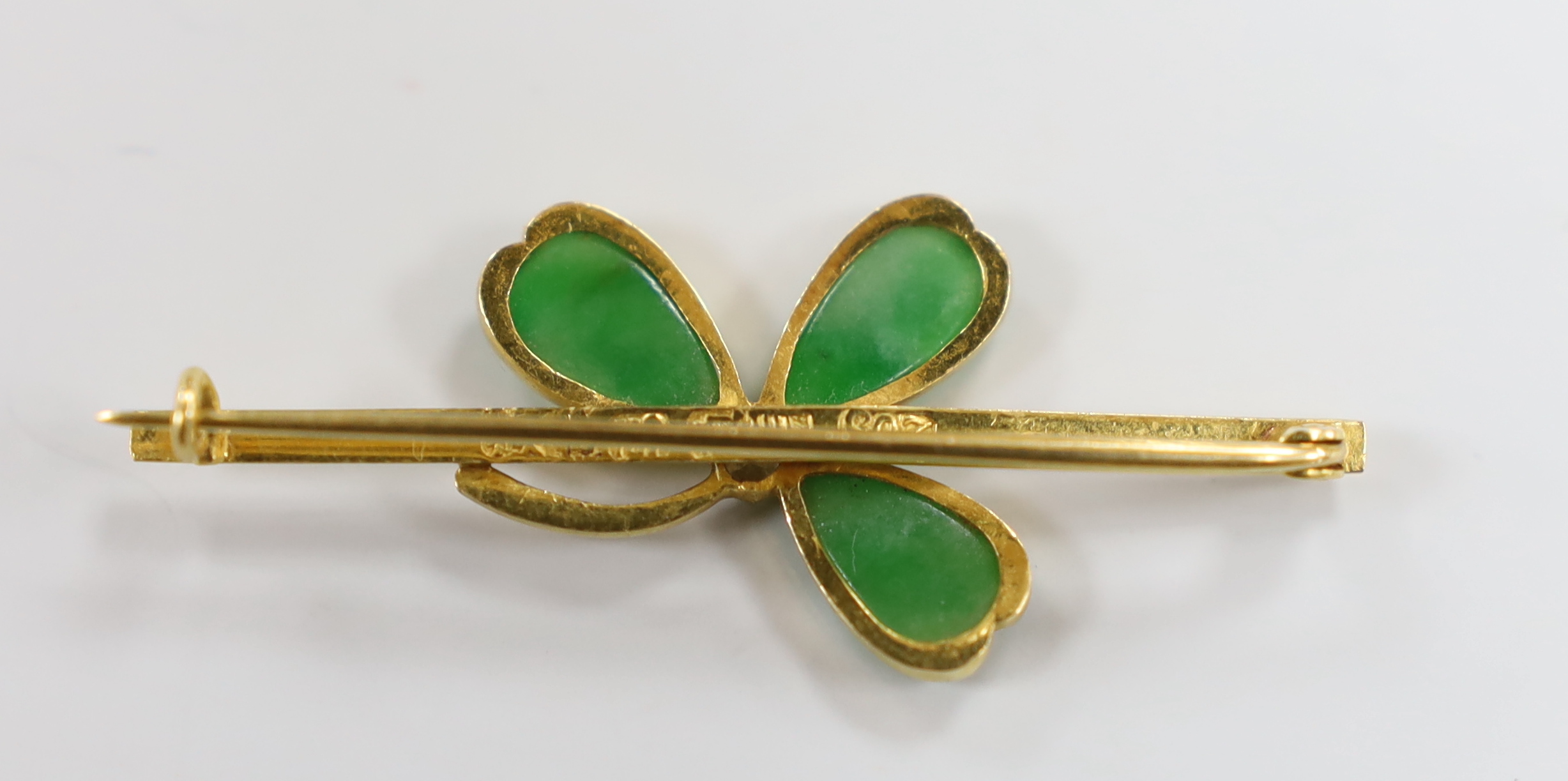 A Chinese yellow metal jade and diamond set petal bar brooch, 47mm, gross weight 4.9 grams, in - Image 2 of 2