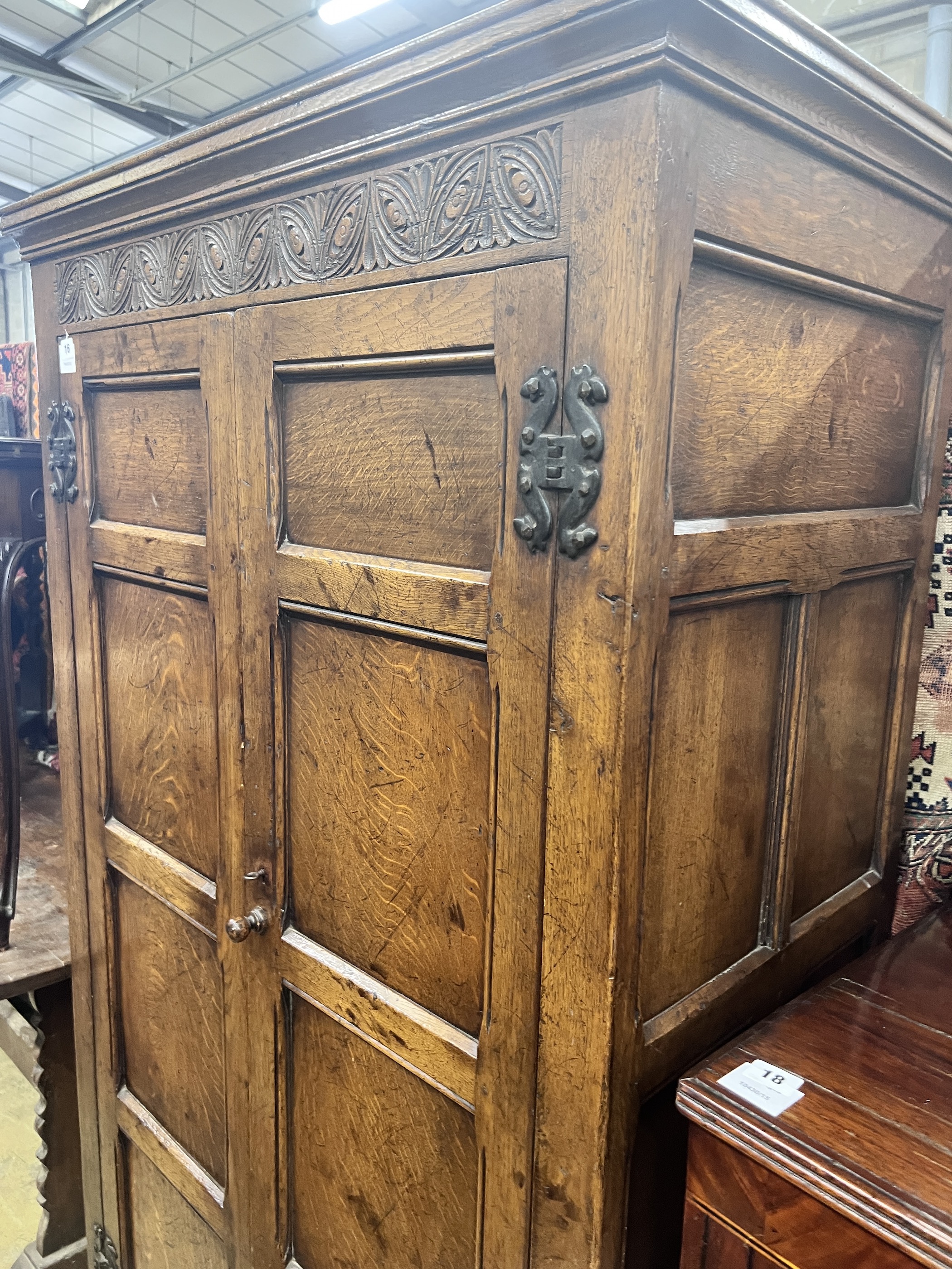 An 18th century style panelled oak hanging cupboard, width 96cm, depth 53cm, height 178cm - Image 5 of 5