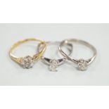 Three assorted 18ct and solitaire diamond rings, including one with 0.25ct stone, sizes J/K, M &