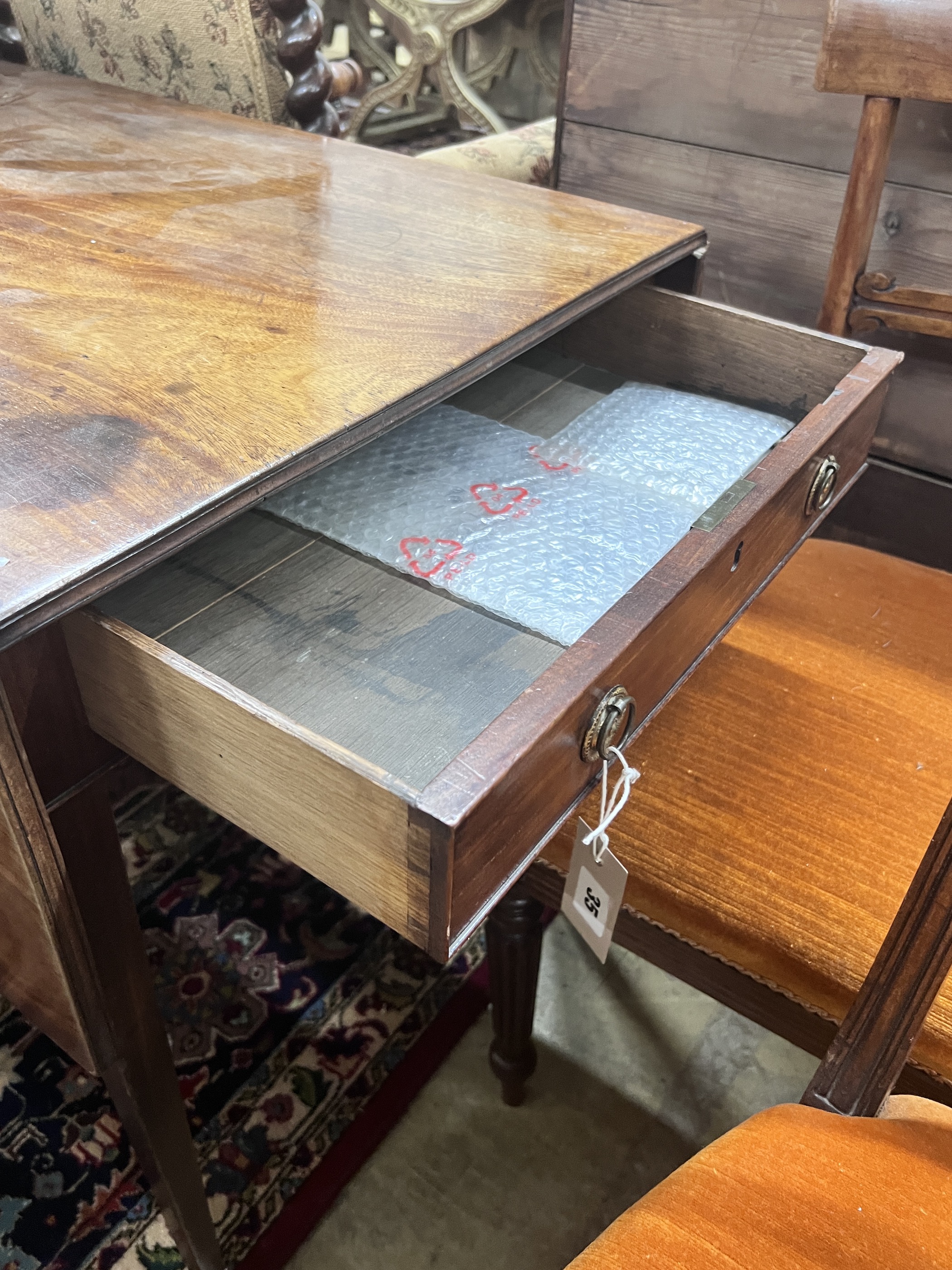 A George III mahogany Pembroke table, width 82cm, depth 56cm, height 71cm - Image 4 of 4
