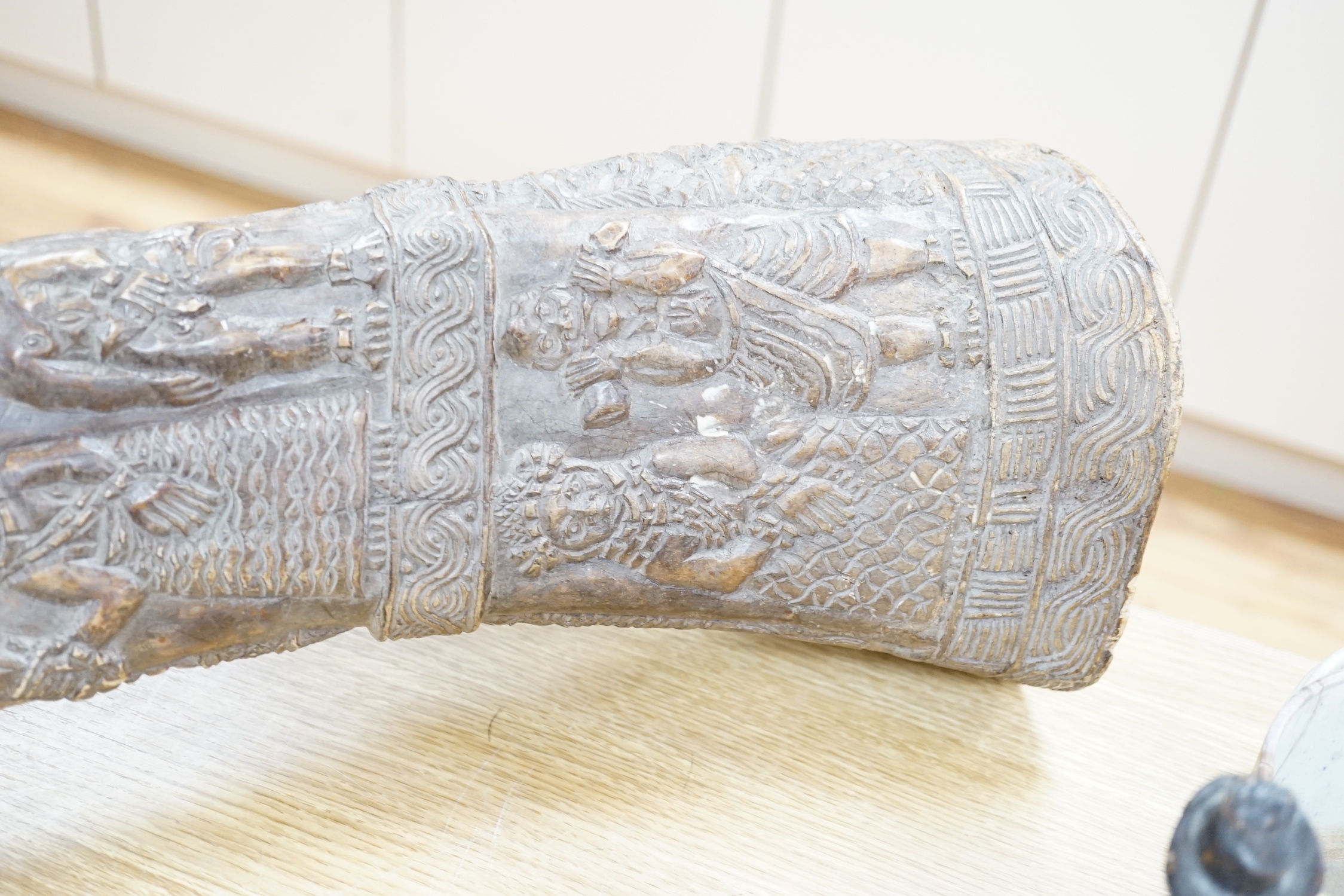 An unusual Benin-style carved elephant femur, Nigeria, 73cm high - Image 4 of 7