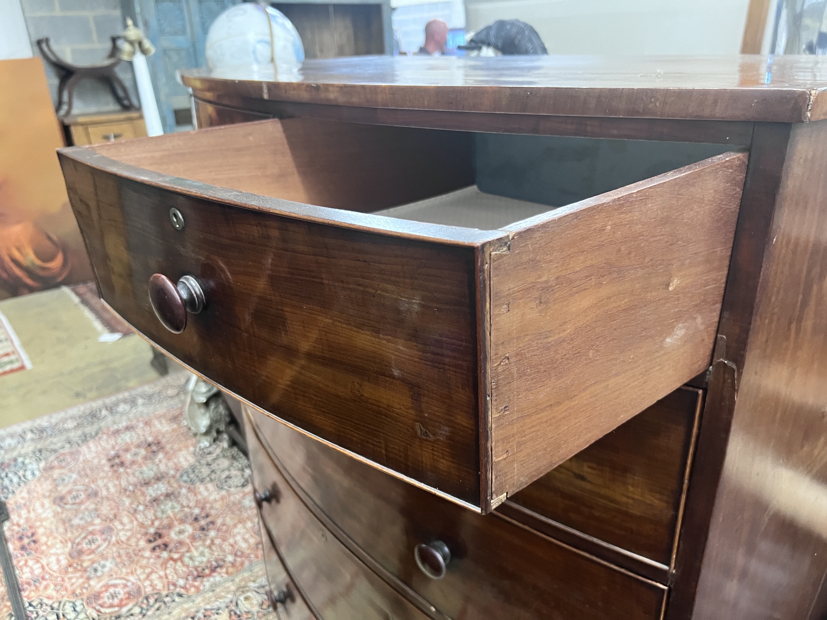 An early Victorian mahogany six drawer bowfront chest, width 121cm, depth 64cm, height 149cm - Image 5 of 6