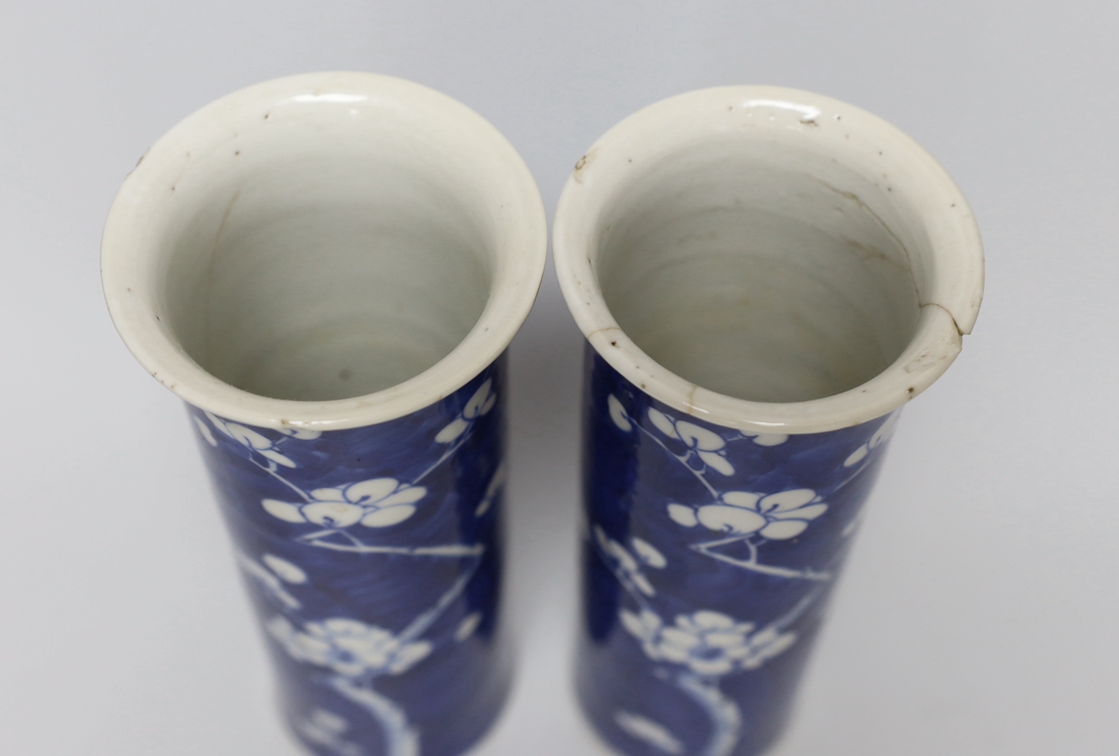 A pair of Chinese Prunus sleeve vases (a.f.), 21cm high - Image 3 of 4