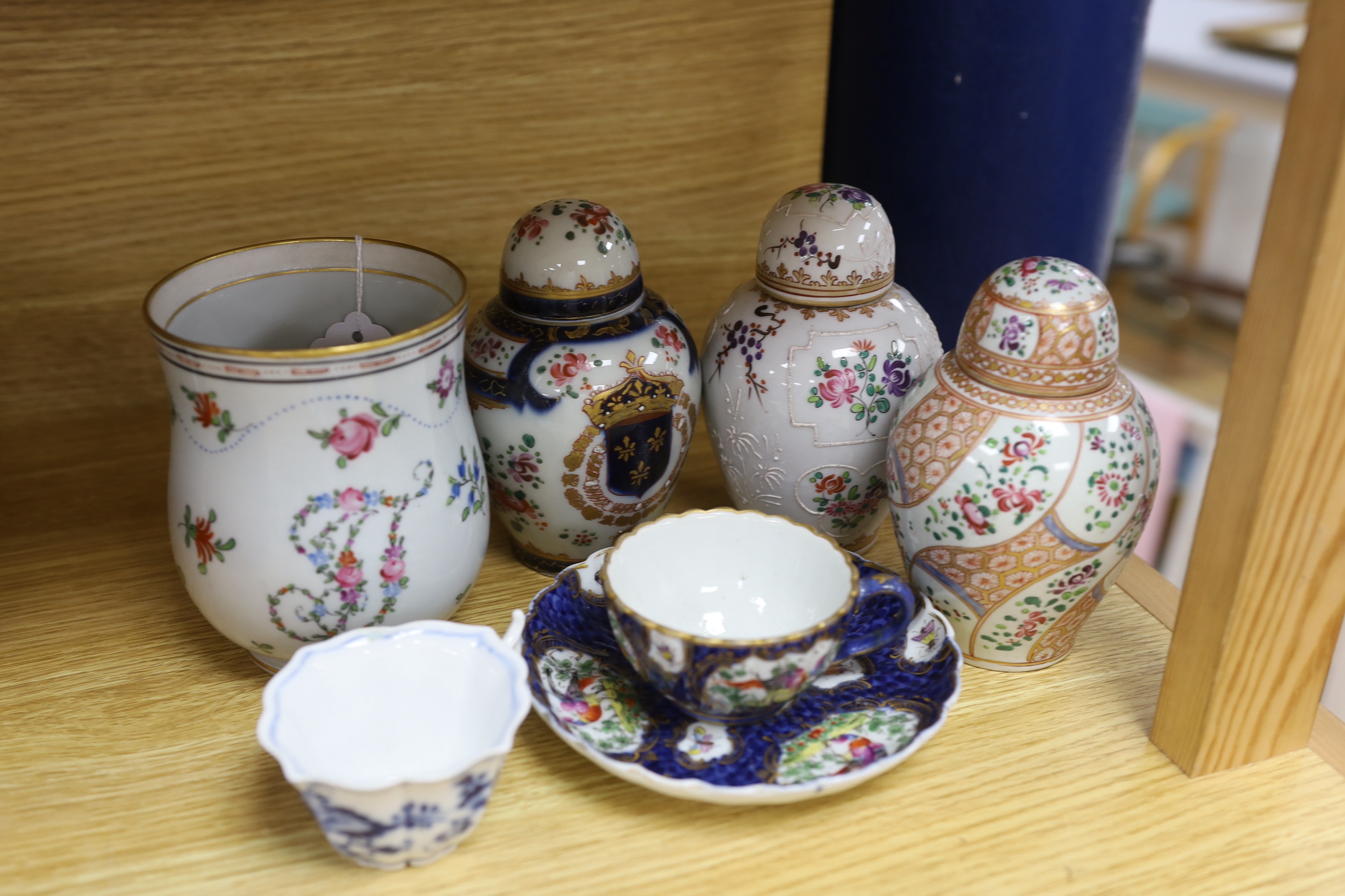 Samson-type porcelain tableware including baluster mug, 12.5cm high, and a Dresden lobed cup - Image 4 of 5